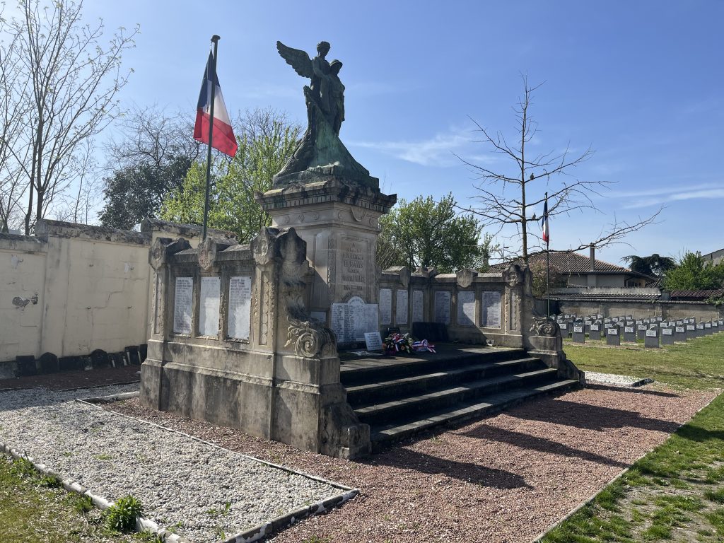 Nos réalisations Avant Travaux De Restauration Monument Aux Morts Cimetiere Communal Begles 3 1024x768