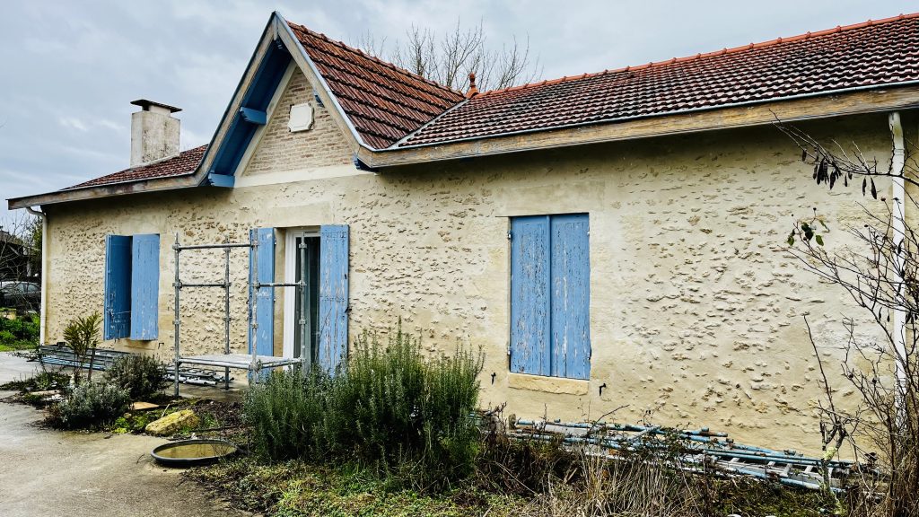 Nos réalisations Ravalement de façade par APM Maçonnerie d'une maison en moellons à Cabanac-et-Villagrains