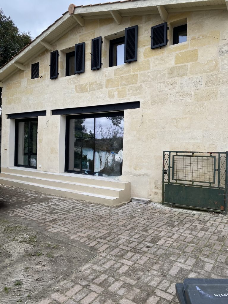 Nos réalisations Ravalement de façade d'une maison en pierre de taille, réalisé par APM Maçonnerie à Bègles