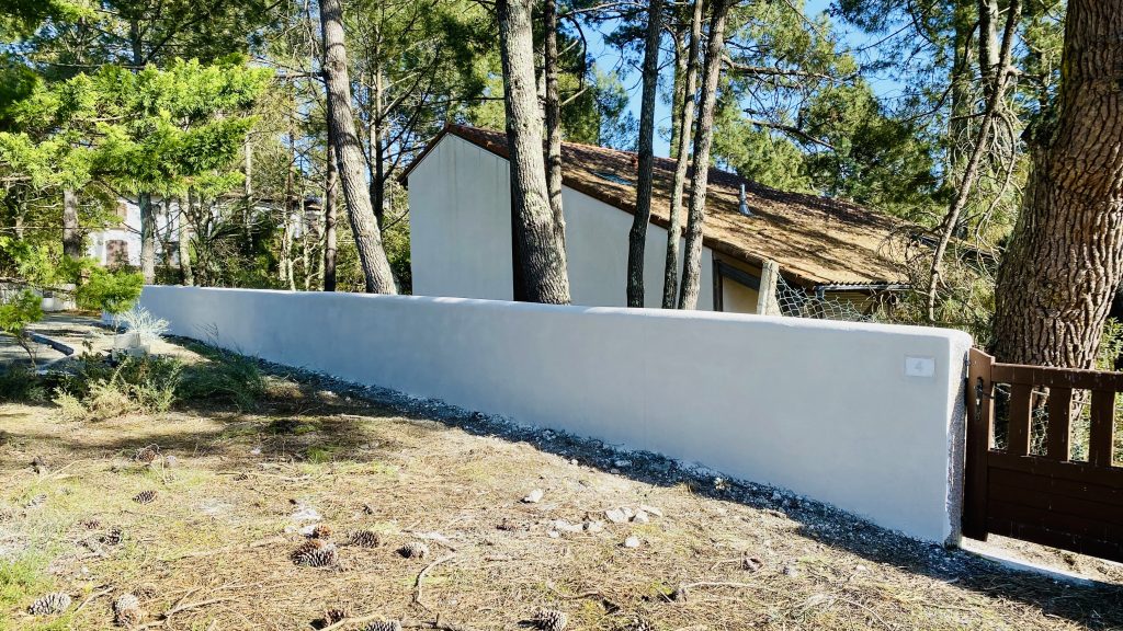 Nos réalisations enduits après réhaussement mur clôture maçonnerie pyla sur mer